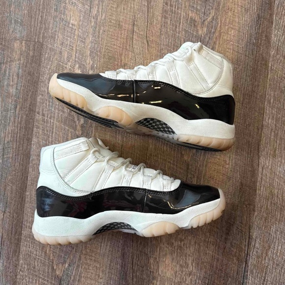 Nike Air Jordan 11 XI Retro Neapolitan - Picture 4 of 13